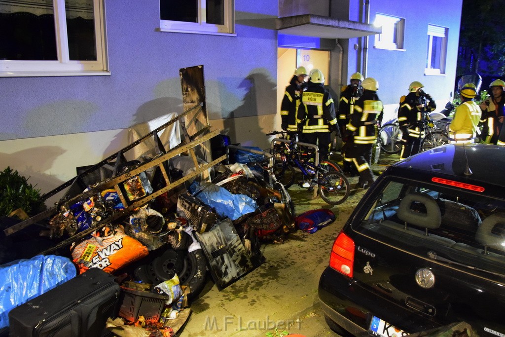 Feuer 2 Y Kellerbrand Koeln Ostheim Ruppinerstr P187.JPG - Miklos Laubert